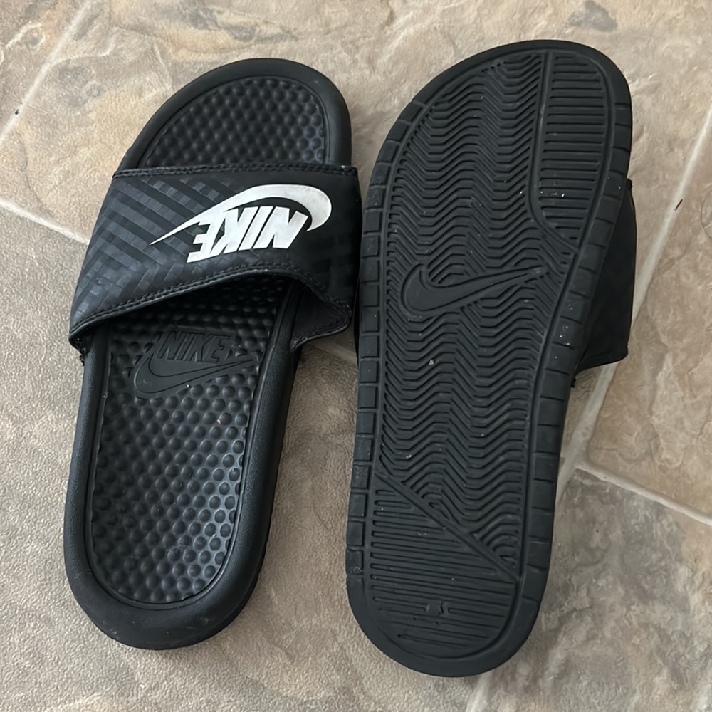 Nike slides - Picture 2 of 2